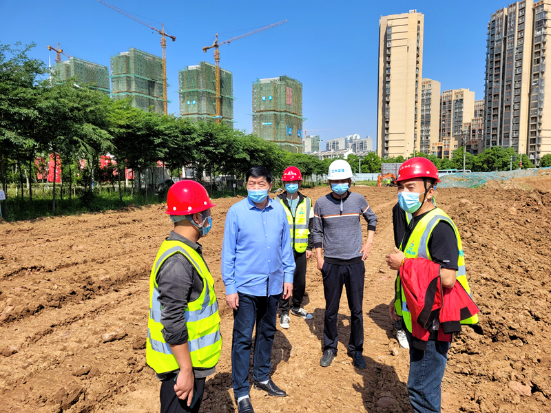六安市重點工程建設管理處黨組書記、主任陳斌到長安路南延項目調研復工復產工作